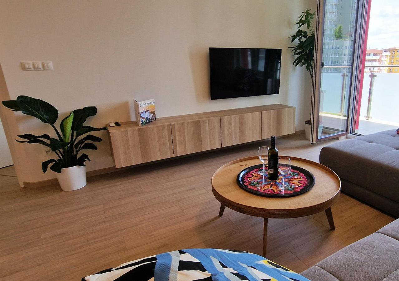 New Cozy 2 Room Pink Apartment Bratislava 059 Exterior photo