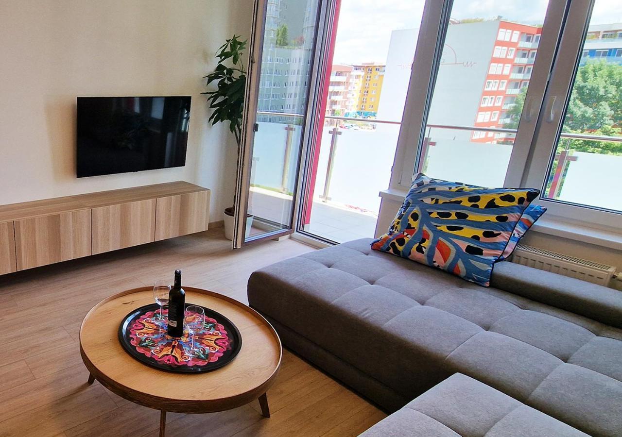 New Cozy 2 Room Pink Apartment Bratislava 059 Exterior photo