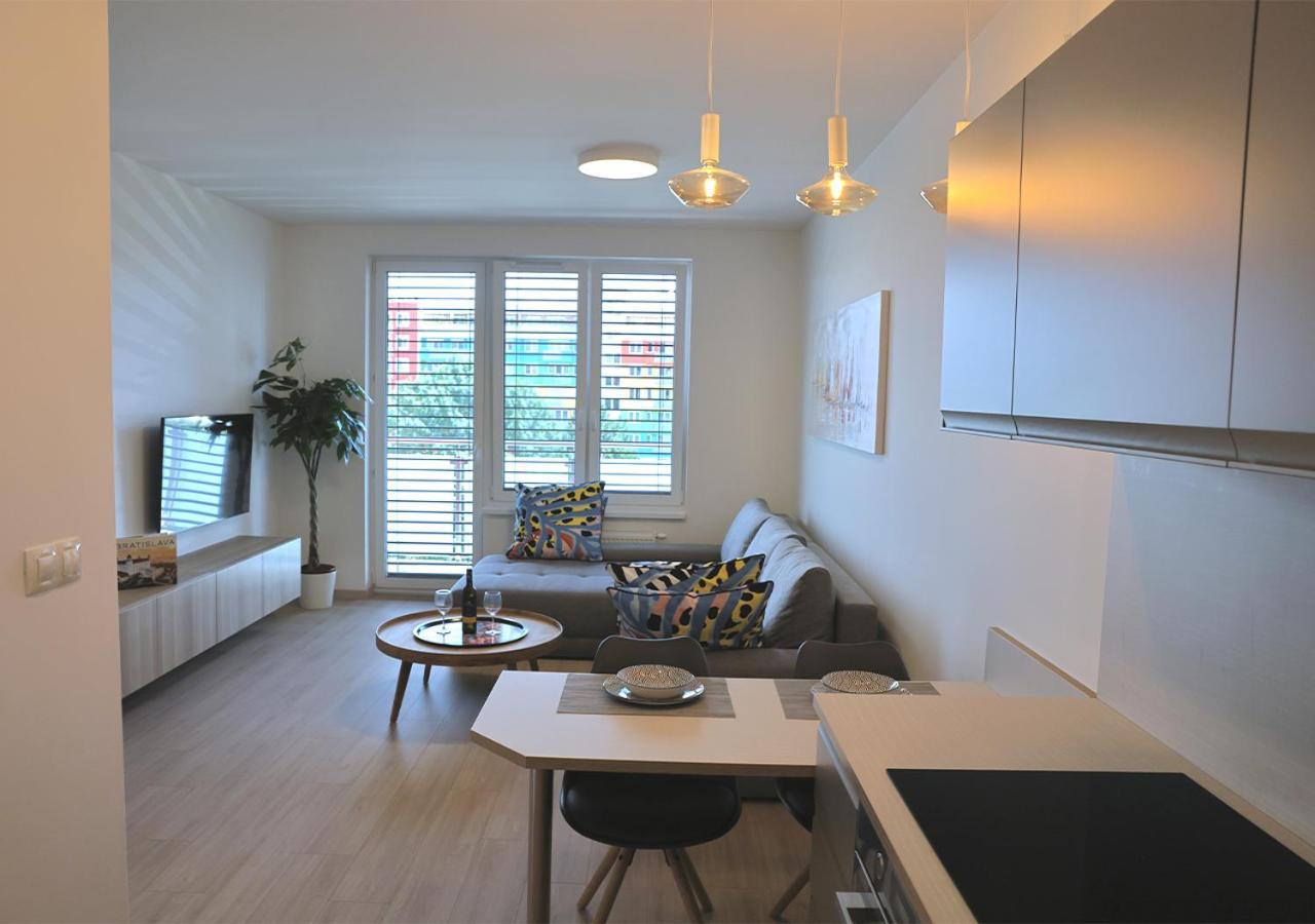 New Cozy 2 Room Pink Apartment Bratislava 059 Exterior photo